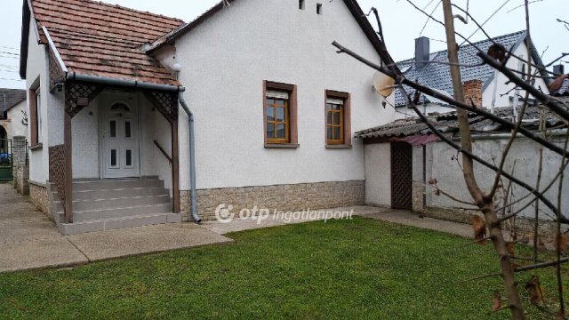 Eladó családi ház, Tapolcán 54 M Ft, 1+1 szobás