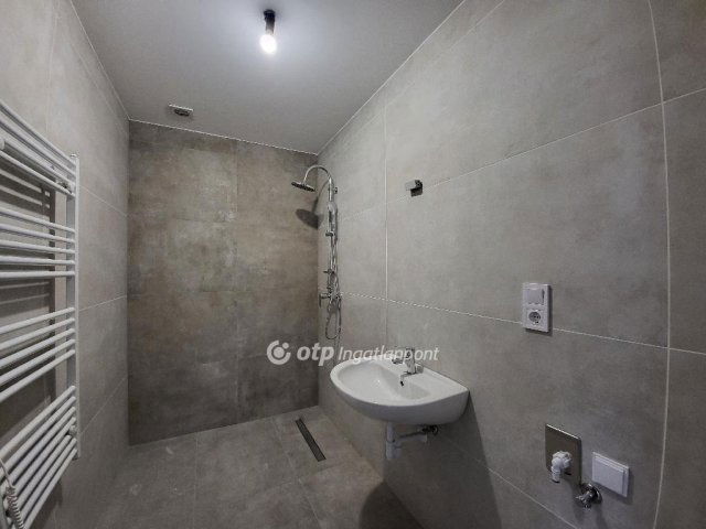 Eladó téglalakás, Szántódon 67.9 M Ft, 3 szobás