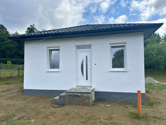 Eladó családi ház, Környén 84.9 M Ft, 2+1 szobás