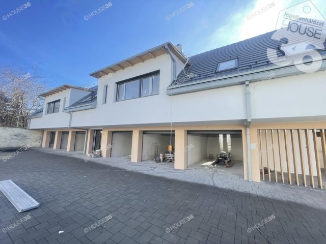 Eladó téglalakás, Kecskeméten 91 M Ft, 3 szobás