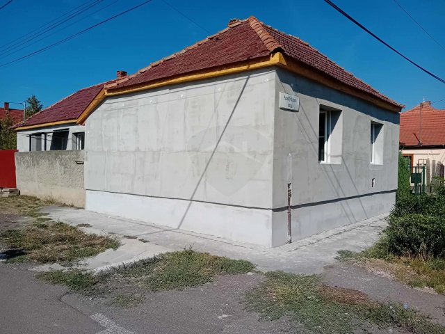 Eladó családi ház, Hatvanban 39.5 M Ft, 2 szobás