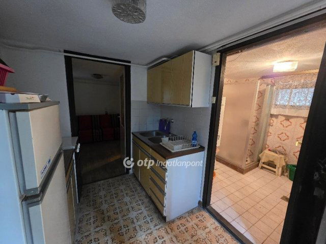 Eladó családi ház, Velencén 79.9 M Ft, 5+2 szobás