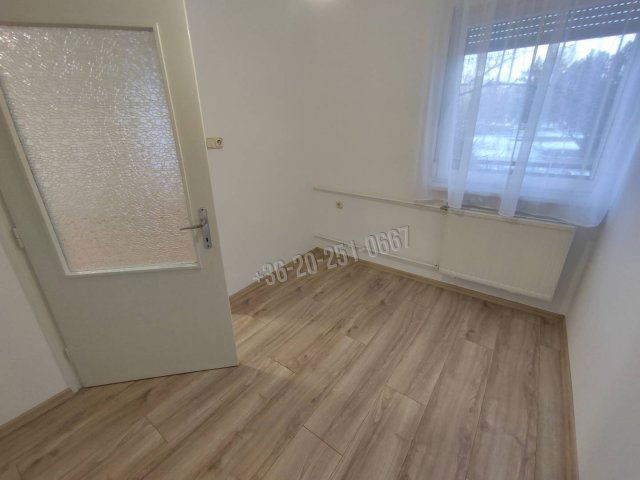 Kiadó téglalakás, albérlet, Mohácson 130 E Ft / hó, 3 szobás