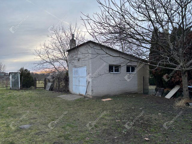 Eladó családi ház, Győrött 59.5 M Ft, 3 szobás