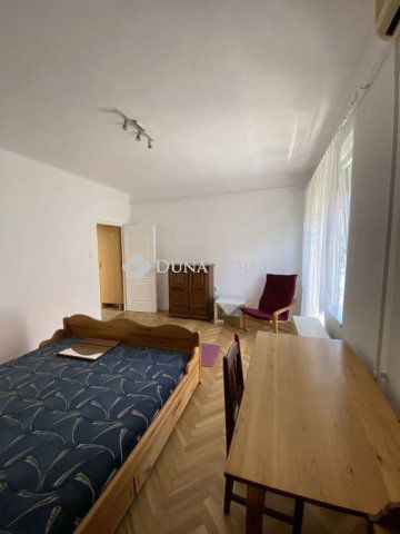 Kiadó téglalakás, albérlet, Pécsett 130 E Ft / hó, 1 szobás