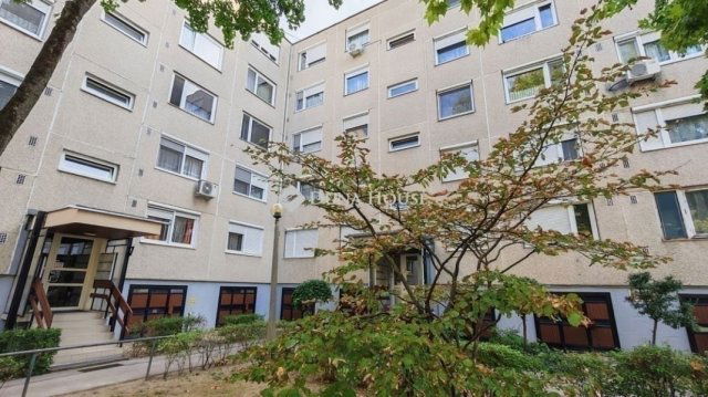 Eladó panellakás, Kecskeméten 44.9 M Ft, 3 szobás