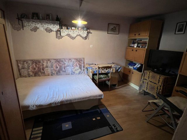 Eladó családi ház, Zámolyon 24 M Ft, 2 szobás