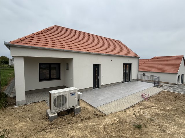 Eladó családi ház, Nagykozáron, Hunyadi utcában 123.9 M Ft