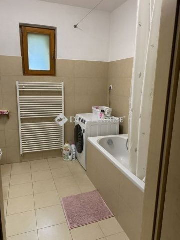 Eladó téglalakás, Pécsett 99 M Ft, 4 szobás