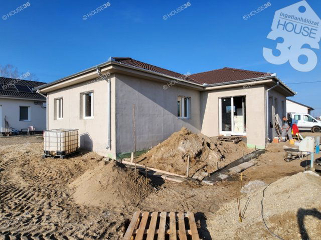 Eladó családi ház, Kecskeméten 105 M Ft, 5 szobás