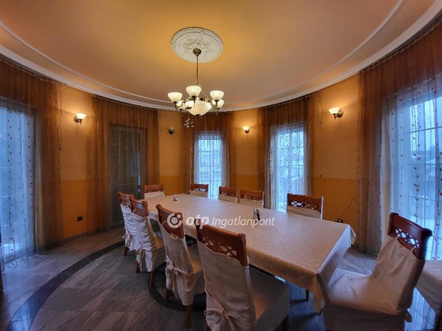 Eladó családi ház, Siófokon 596 M Ft, 9+1 szobás