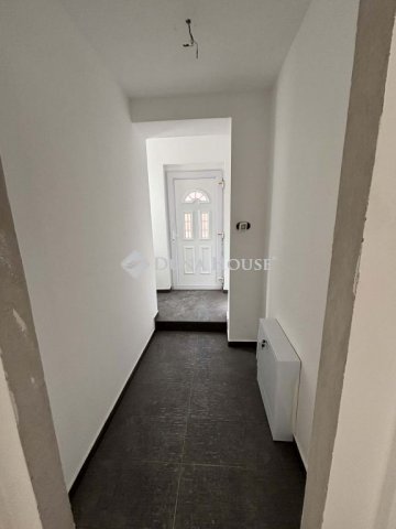 Eladó téglalakás, Pécsett 88 M Ft, 3 szobás