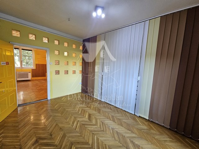 Eladó téglalakás, Szolnokon 32.9 M Ft, 2 szobás