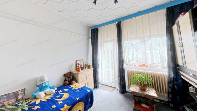 Eladó családi ház, Várpalotán 57 M Ft, 5 szobás