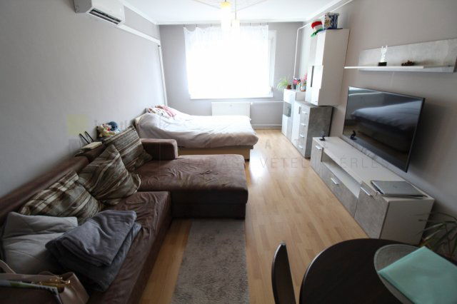 Eladó panellakás, Szegeden 44 M Ft, 2 szobás