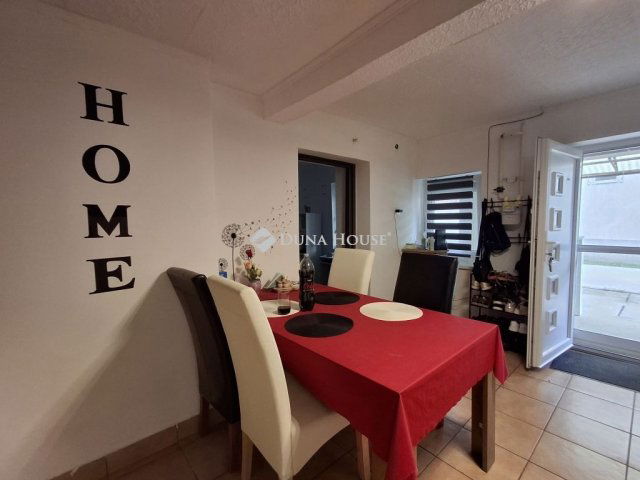 Eladó családi ház, Zsákán 16.3 M Ft, 2 szobás