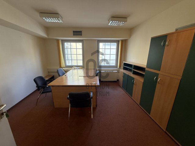 Kiadó ipari ingatlan, Pécsett 65 E Ft / hó / költözzbe.hu