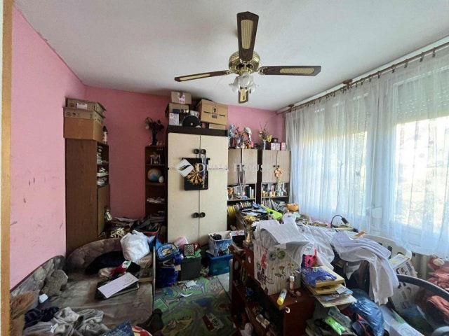 Eladó téglalakás, Szekszárdon 50 M Ft, 3 szobás