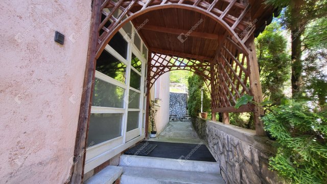 Eladó családi ház, Miskolcon 99.5 M Ft, 12 szobás