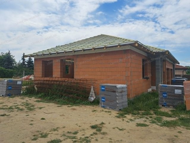 Eladó ikerház, Nyírpazonyon 75.99 M Ft, 4 szobás