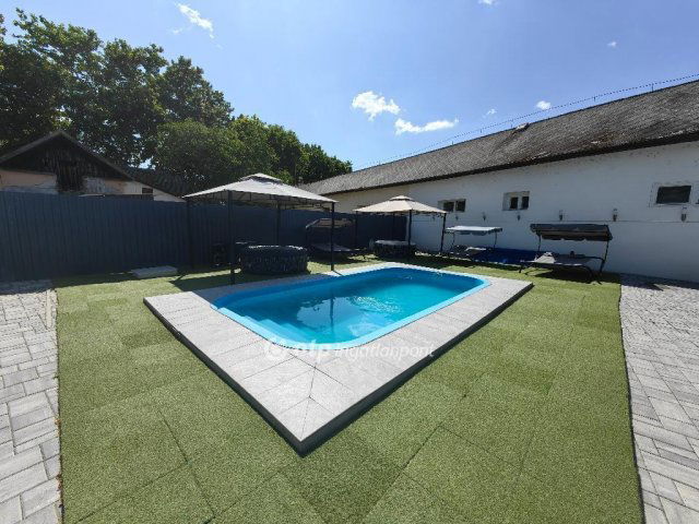 Eladó hotel, Kisújszálláson 85 M Ft / költözzbe.hu