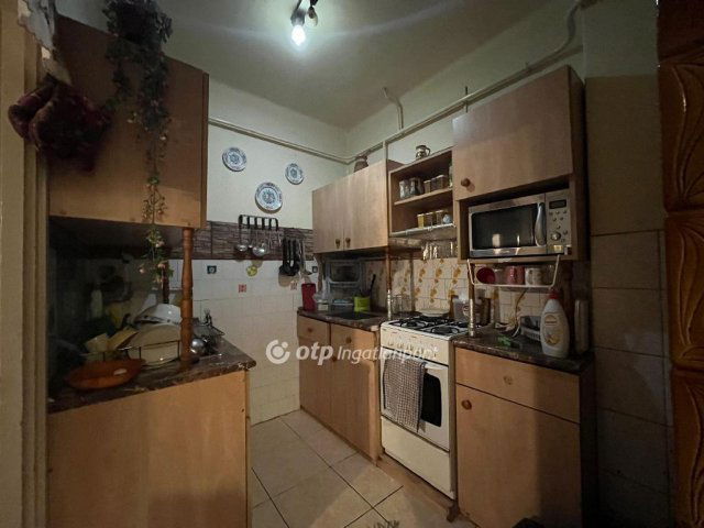 Eladó családi ház, Sárosdon 56 M Ft, 6 szobás
