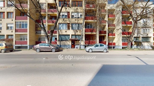 Eladó panellakás, Nyírbátorban 37.8 M Ft, 2 szobás