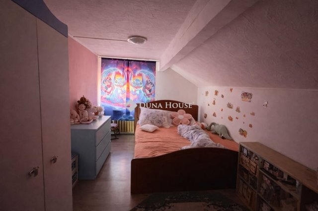 Eladó családi ház, Bakson 82 M Ft, 6 szobás