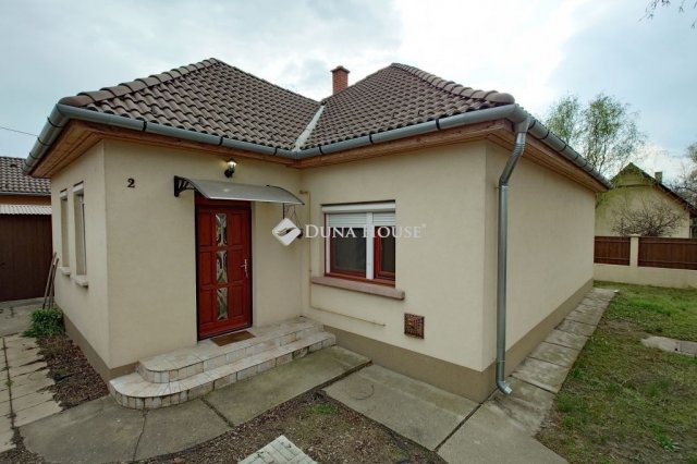 Eladó családi ház, Kecskeméten 79.9 M Ft, 4 szobás