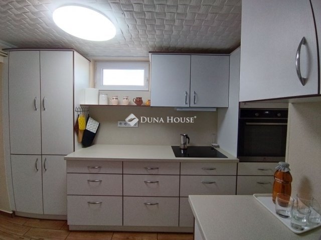 Eladó családi ház, Móron 92 M Ft, 5 szobás