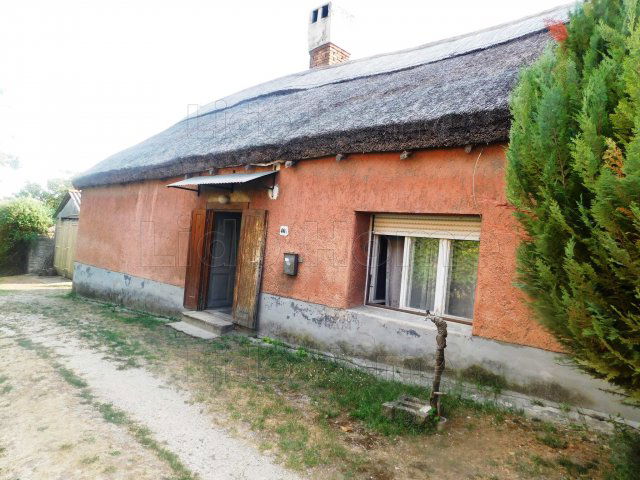 Eladó családi ház, Balatonfüreden 37.9 M Ft, 5 szobás
