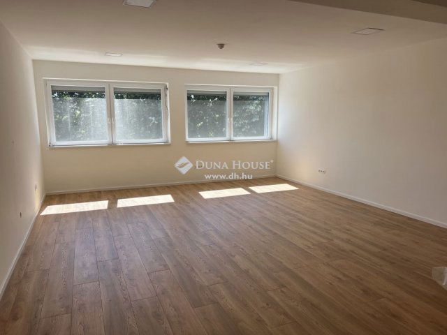 Kiadó iroda, Pécsett 159 E Ft / hó, 1 szobás