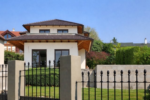 Eladó családi ház, Szentendrén 350 M Ft, 4 szobás