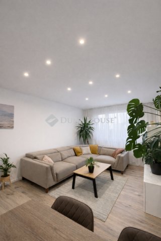 Eladó panellakás, Szegeden 62.9 M Ft, 3 szobás