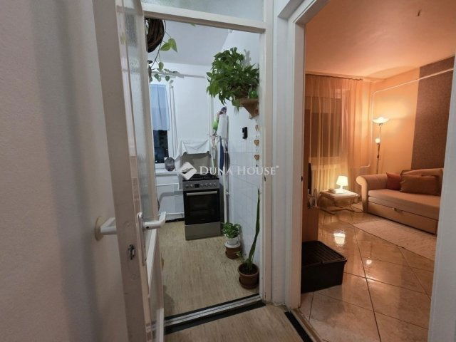 Eladó panellakás, Szegeden 50.5 M Ft, 2 szobás