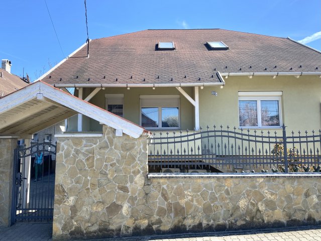 Eladó családi ház, Százhalombattán 128 M Ft, 5+1 szobás