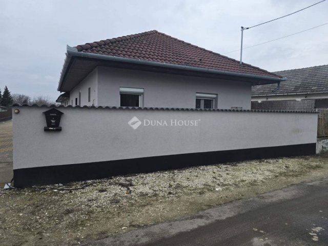 Eladó családi ház, Dabason 79.9 M Ft, 3 szobás