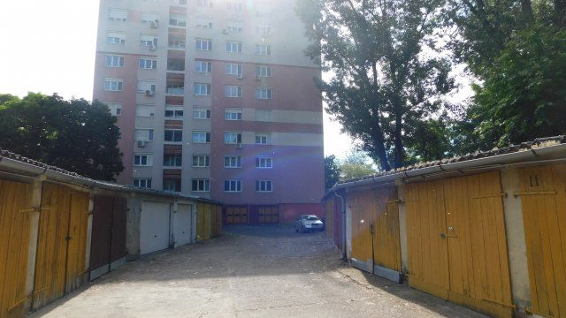 Eladó garázs, Szegeden, Fésű utcában 7.49 M Ft