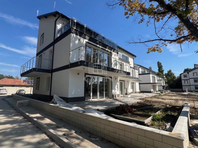 Eladó téglalakás, Szigetszentmiklóson 73.9 M Ft, 2+1 szobás