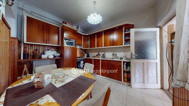 Eladó családi ház, Napkoron 32 M Ft, 3+1 szobás