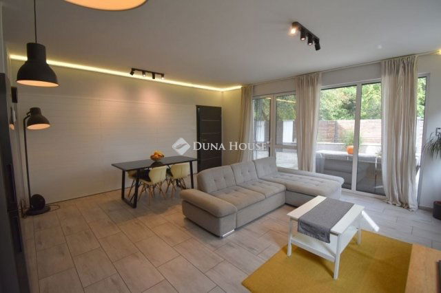 Eladó ikerház, Budapesten, XVI. kerületben 124.9 M Ft, 4 szobás