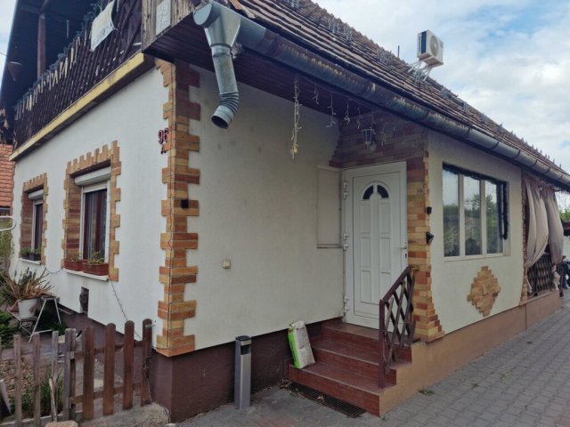 Eladó családi ház, Tökölön 92.9 M Ft, 6+1 szobás