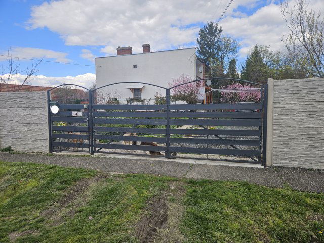 Eladó ikerház, Nyúlon 73.99 M Ft, 3 szobás