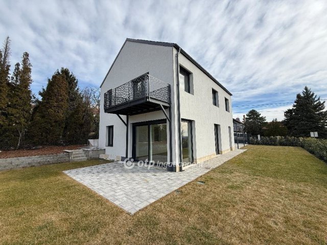 Eladó családi ház, Szentendrén 219.9 M Ft, 5 szobás