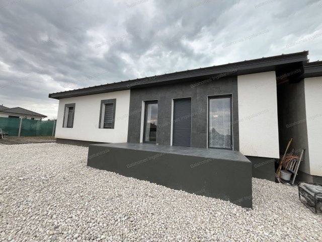 Eladó családi ház, Balatonszabadiban 109 M Ft, 4 szobás