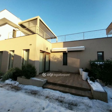 Eladó ikerház, Nyíregyházán 219 M Ft, 5 szobás