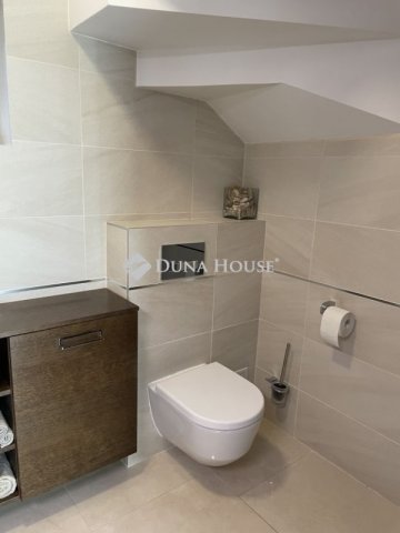 Eladó családi ház, Velencén 198.7 M Ft, 4 szobás