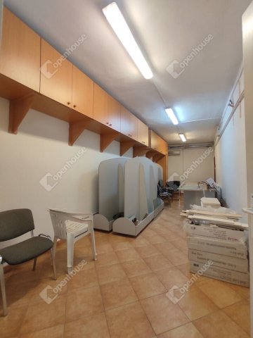 Kiadó ipari ingatlan, Komáromban 2000 E Ft / hó