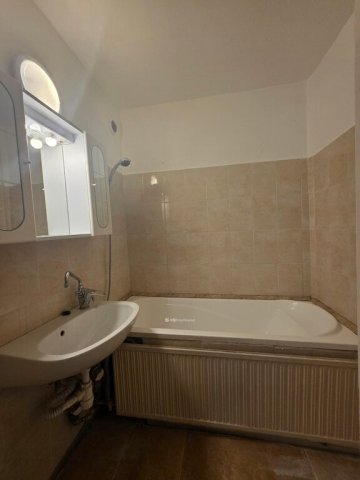 Eladó panellakás, Ajkán 41.59 M Ft, 2 szobás