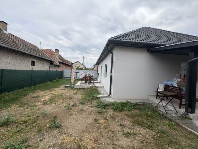 Eladó családi ház, Vecsésen 127.5 M Ft, 5 szobás